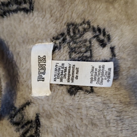 Pink Robe - Picture 2 of 2